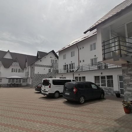 Pensiunea Iuliana Căpăţîneni-Ungureni Kültér fotó
