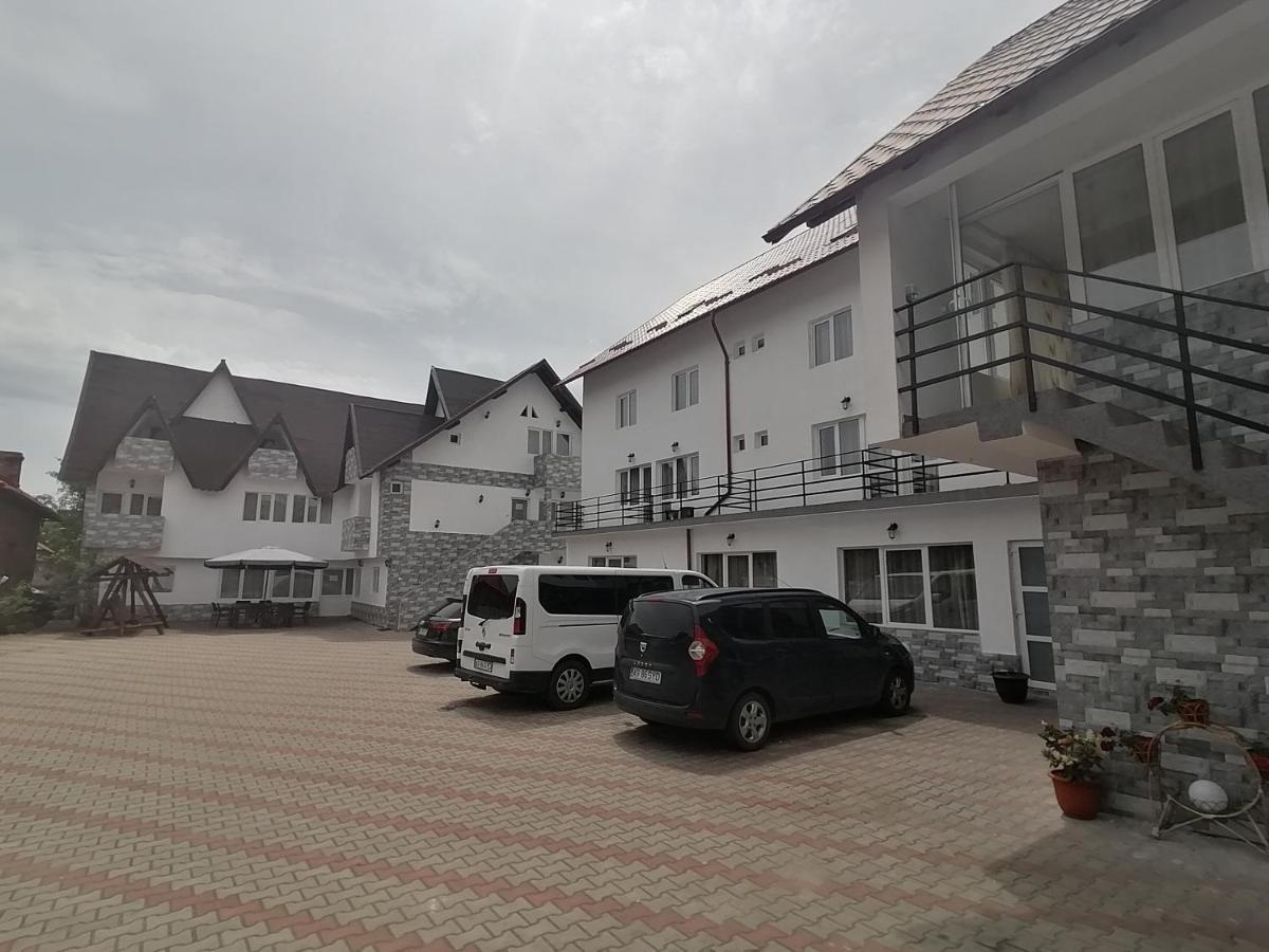 Pensiunea Iuliana Căpăţîneni-Ungureni Kültér fotó